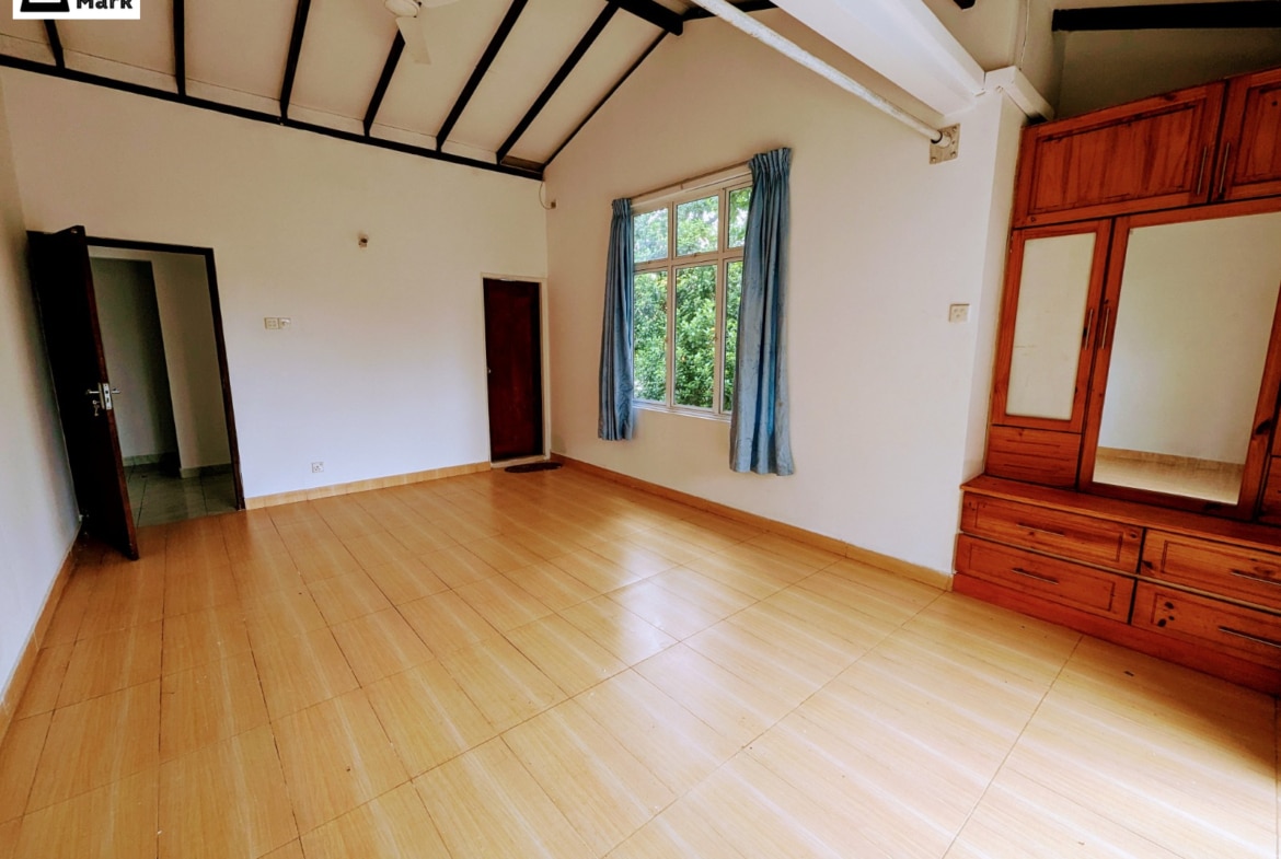 Located in a prime residential area, just ten minutes drive from Colombo city limit, this house for sale in Battaramulla could be the opportunity you have been waiting for.