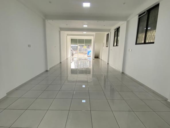 A Commercial Building Ground Floor Unit for Rent in Athurugiriya. Visit RealMark.lk or Contact 0772488100 Now, for more Information!