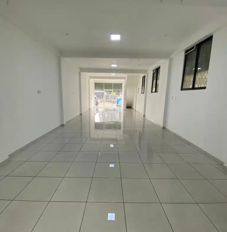 A Commercial Building Ground Floor Unit for Rent in Athurugiriya. Visit RealMark.lk or Contact 0772488100 Now, for more Information!