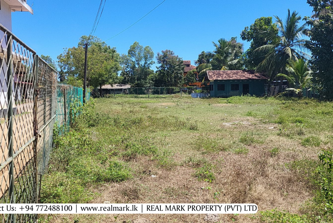 Premium Land for Sale in Batticaloa Town. Visit RealMark.lk or Contact 0772488100 now, for more Information!