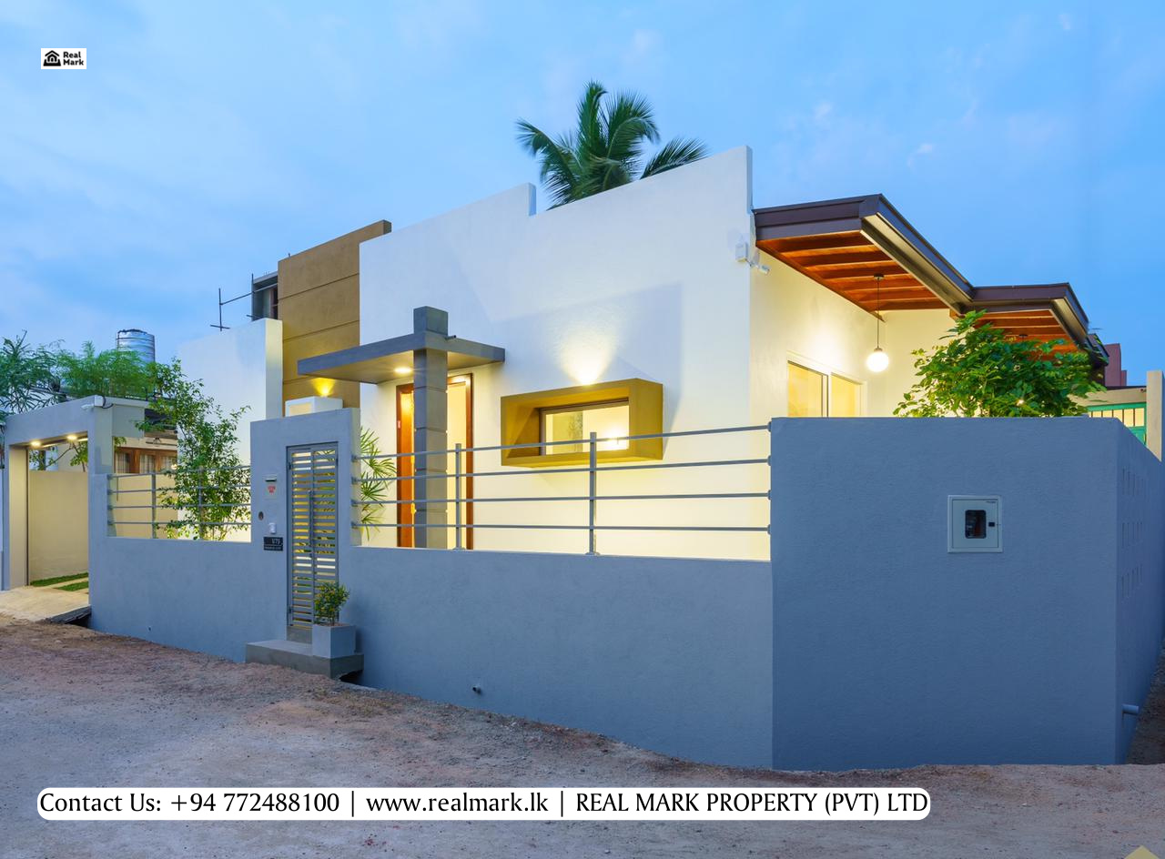 Brand New Modern House for Sale in Kahathuduwa. Visit RealMark.lk or Contact 0772488100 now, for more Information!