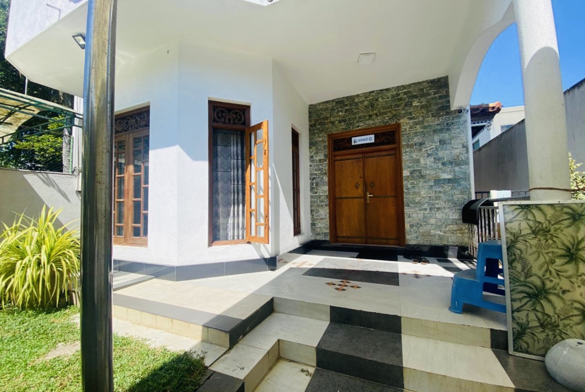 Located in the outer Colombo premium suburb of Dehiwala - Mount Lavinia, this spacious house consists of four bedrooms, each having an attached bathroom.