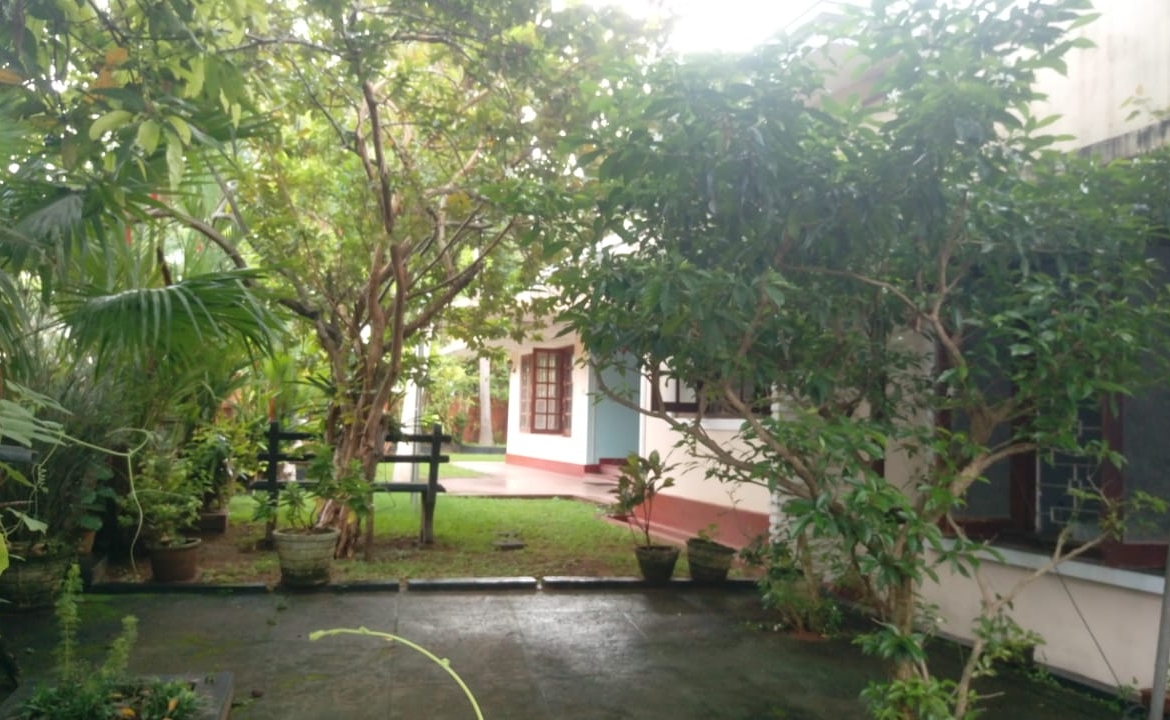 Land with House for Sale in Kalutara Town. Visit RealMark.lk or Contact 0772488100 now for more Information!