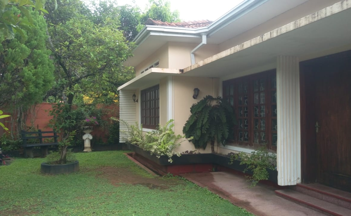 Land with House for Sale in Kalutara Town. Visit RealMark.lk or Contact 0772488100 now for more Information!